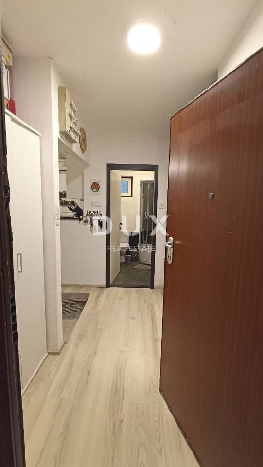 RIJEKA, ŠKURINJE - monolocale recentemente adattato e arredato in stile moderno 