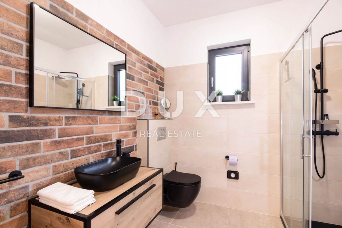 ISTRIA, LABIN - Casa immacolata con piscina in posizione appartata