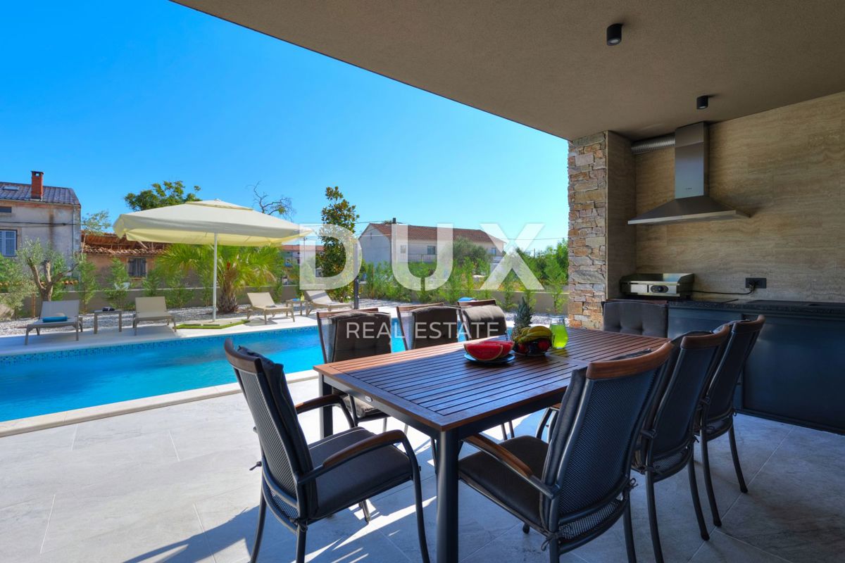 ISTRIA, PULA (dintorni)  - Bellissima villa nuova arredata nelle immediate vicinanze della città!