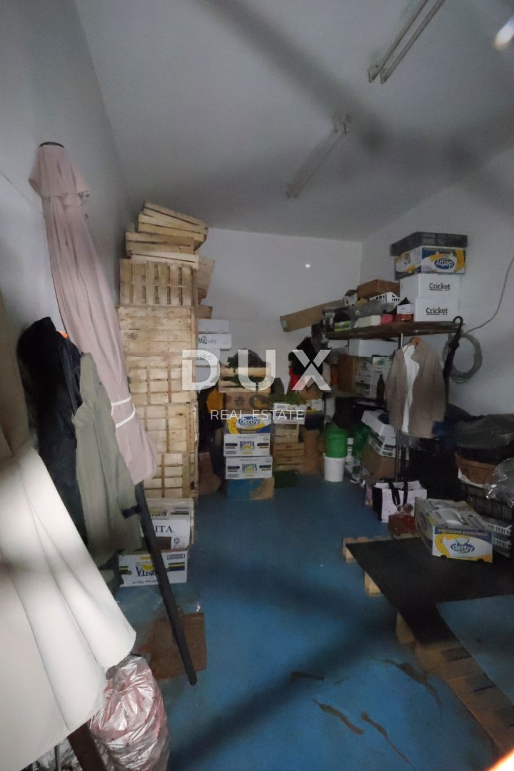 RIJEKA, CENTRO - spazio commerciale nel centro città