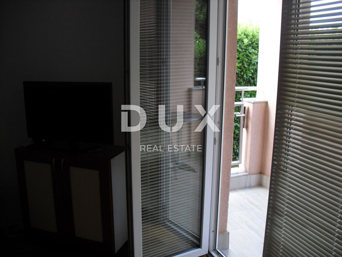 ISOLA DI KRK, MALINSKA - Appartamento 2 camere da letto + soggiorno con giardino e parcheggio