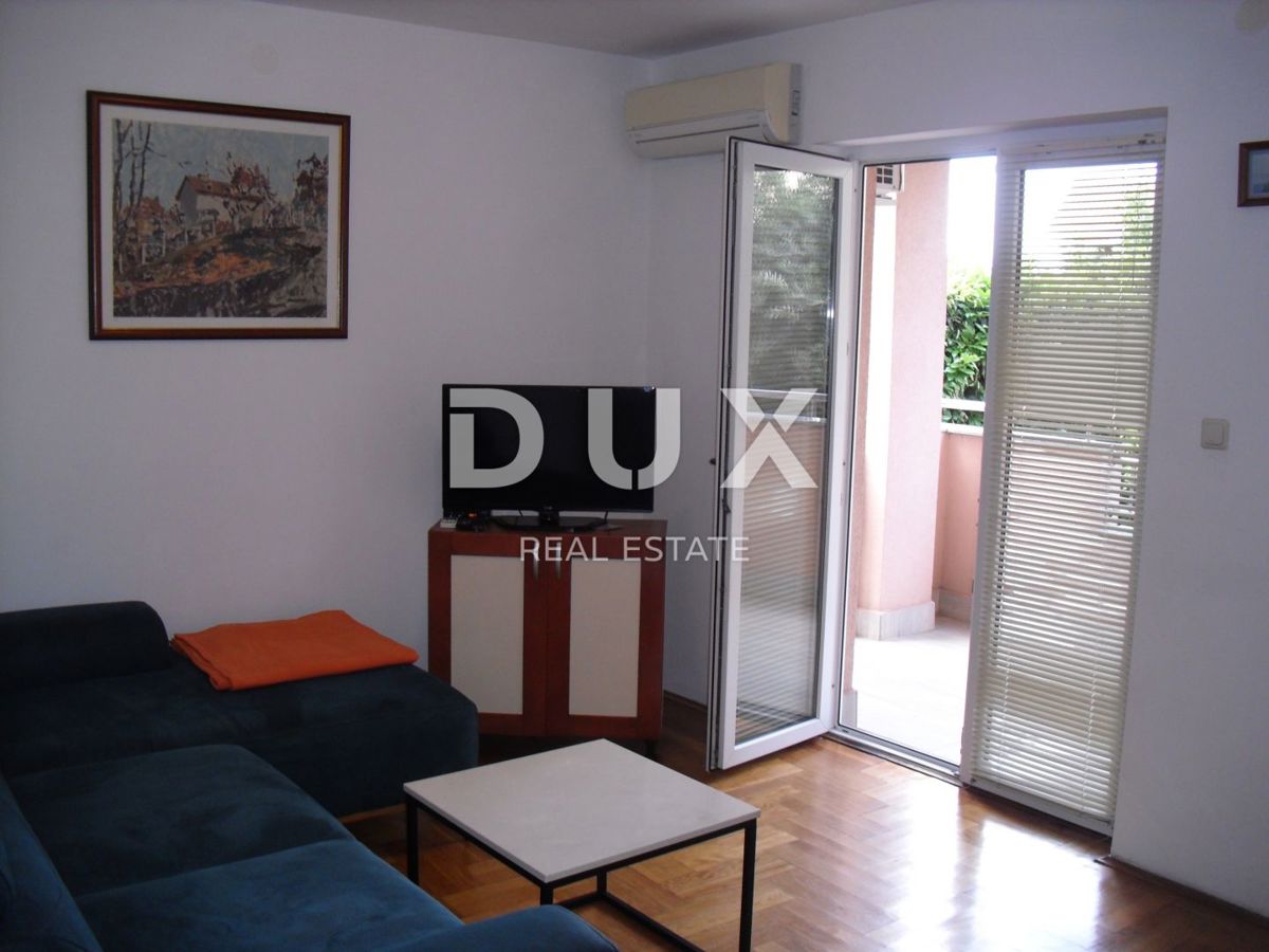 ISOLA DI KRK, MALINSKA - Appartamento 2 camere da letto + soggiorno con giardino e parcheggio
