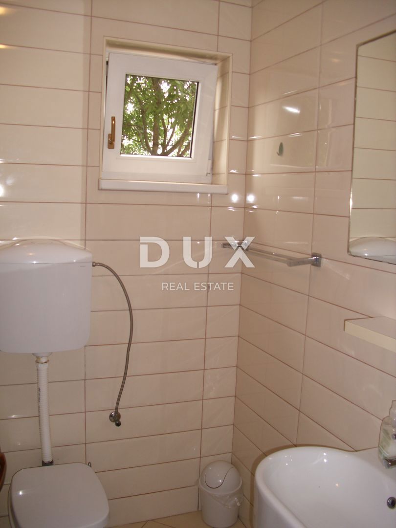 ISOLA DI KRK, MALINSKA - Appartamento 2 camere da letto + soggiorno con giardino e parcheggio