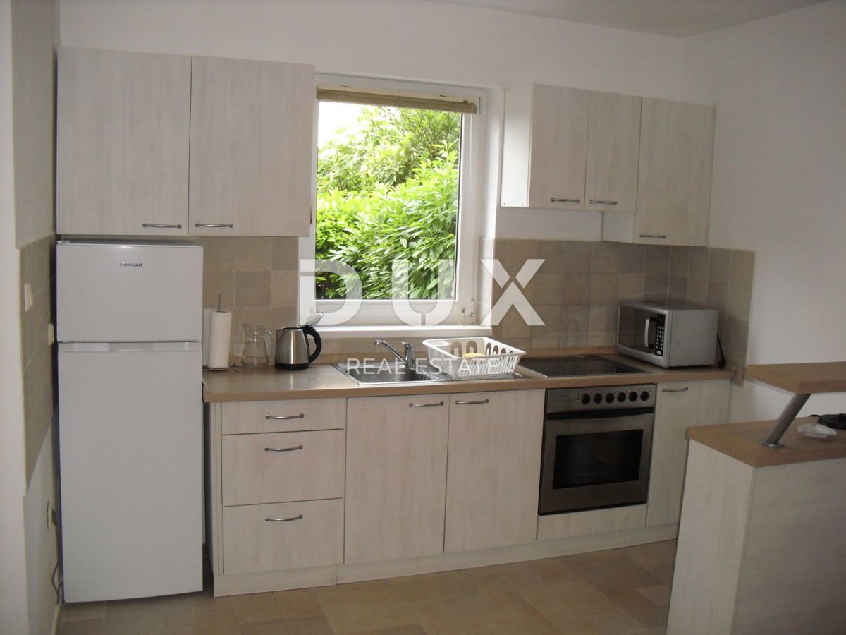 ISOLA DI KRK, MALINSKA - Appartamento 2 camere da letto + soggiorno con giardino e parcheggio