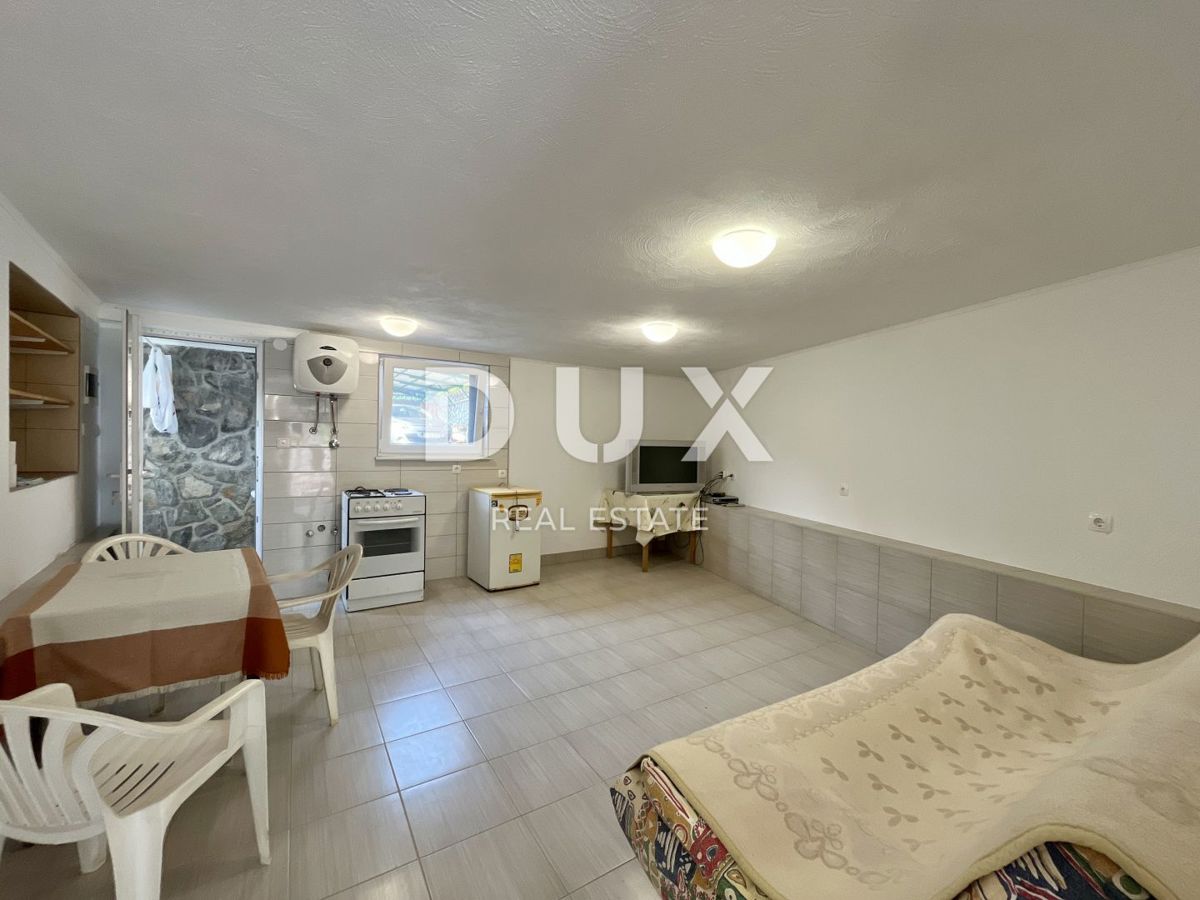 MATULJI, RUKAVAC - Casa indipendente con un bellissimo giardino e vista mare