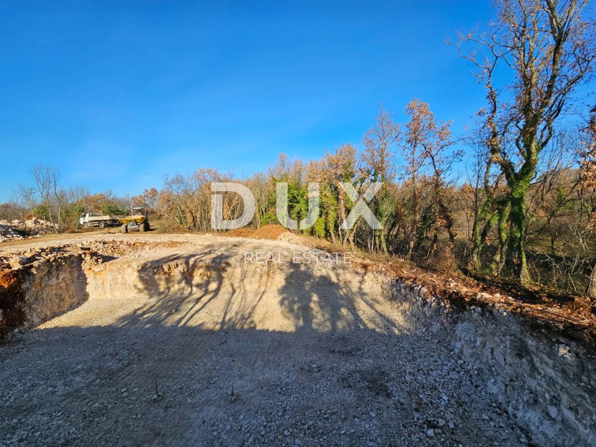ISTRIA, SVETVINČENAT - Terreno edificabile con permesso di costruire e contributi pagati!