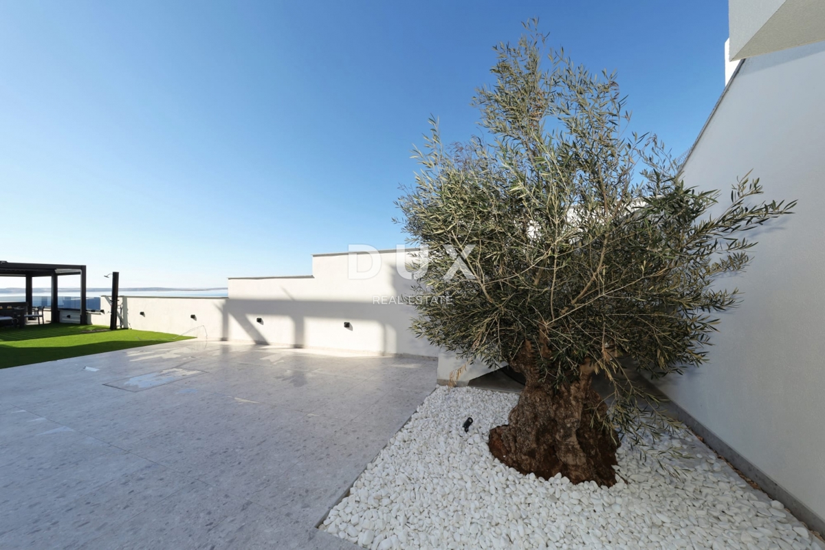 ZADAR, RTINA - appartamento arredato con giardino vicino al mare