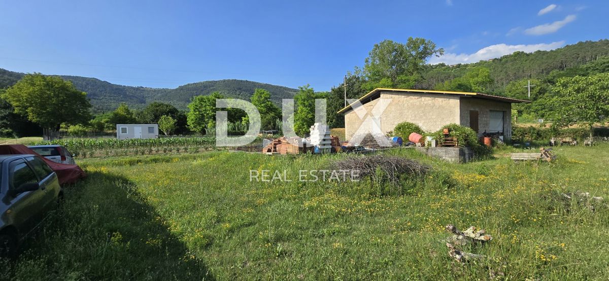 ISTRIA, OPRTALJ - Terreno edificabile con permesso e fondamenta già realizzate