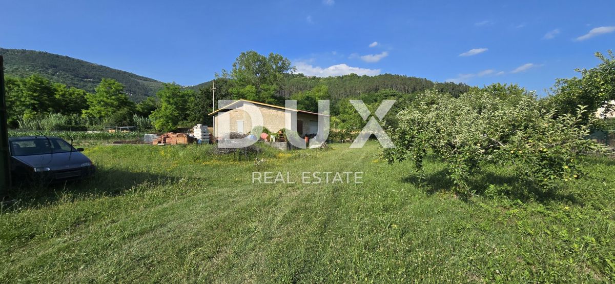 ISTRIA, OPRTALJ - Terreno edificabile con permesso e fondamenta già realizzate
