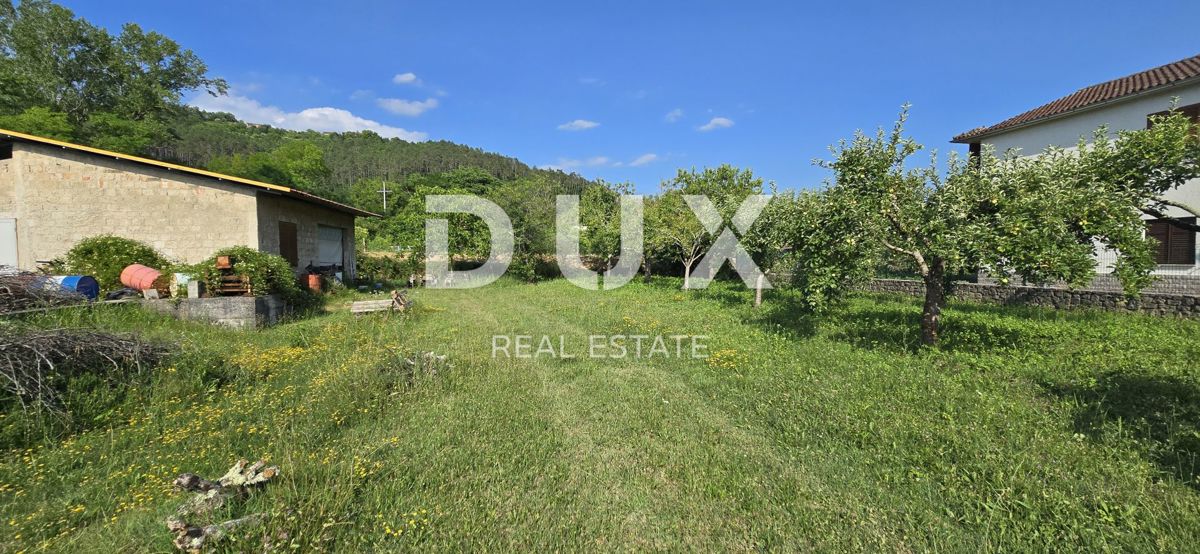 ISTRIA, OPRTALJ - Terreno edificabile con permesso e fondamenta già realizzate
