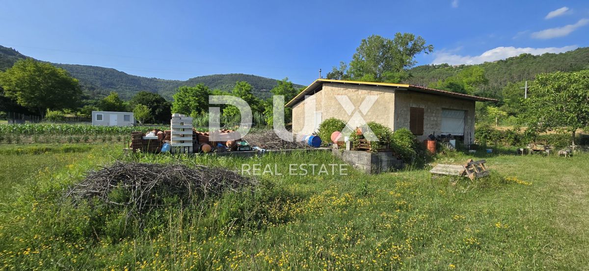 ISTRIA, OPRTALJ - Terreno edificabile con permesso e fondamenta già realizzate