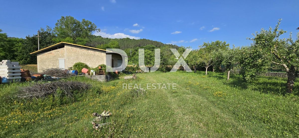 ISTRIA, OPRTALJ - Terreno edificabile con permesso e fondamenta già realizzate
