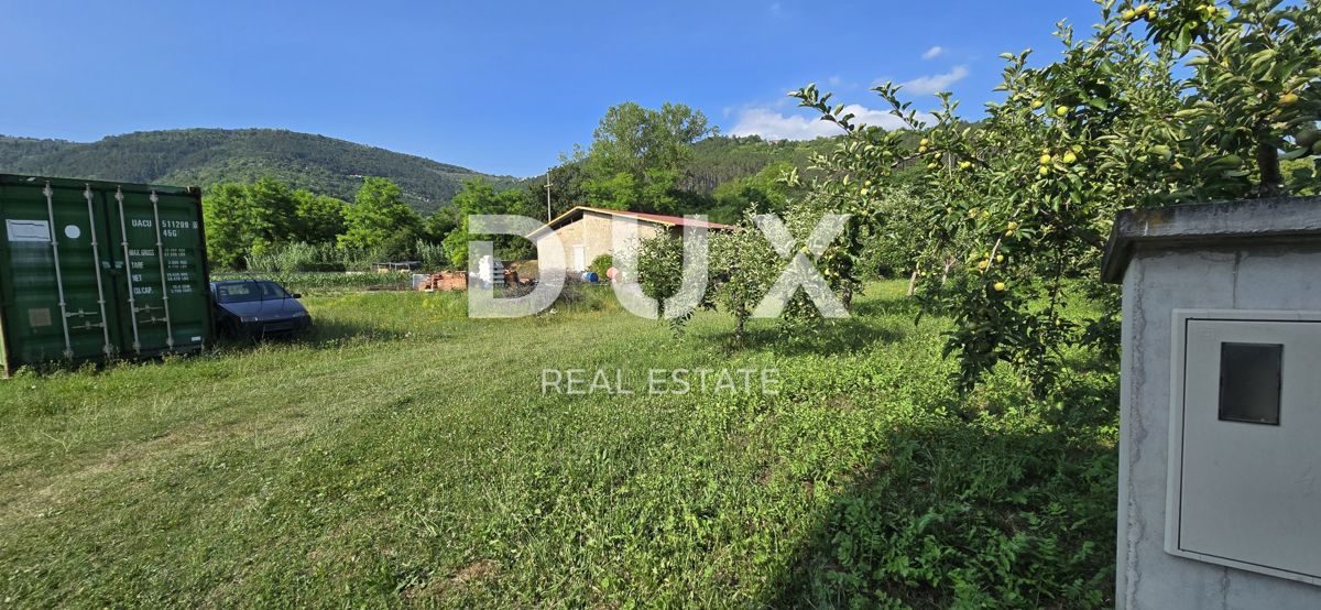 ISTRIA, OPRTALJ - Terreno edificabile con permesso e fondamenta già realizzate