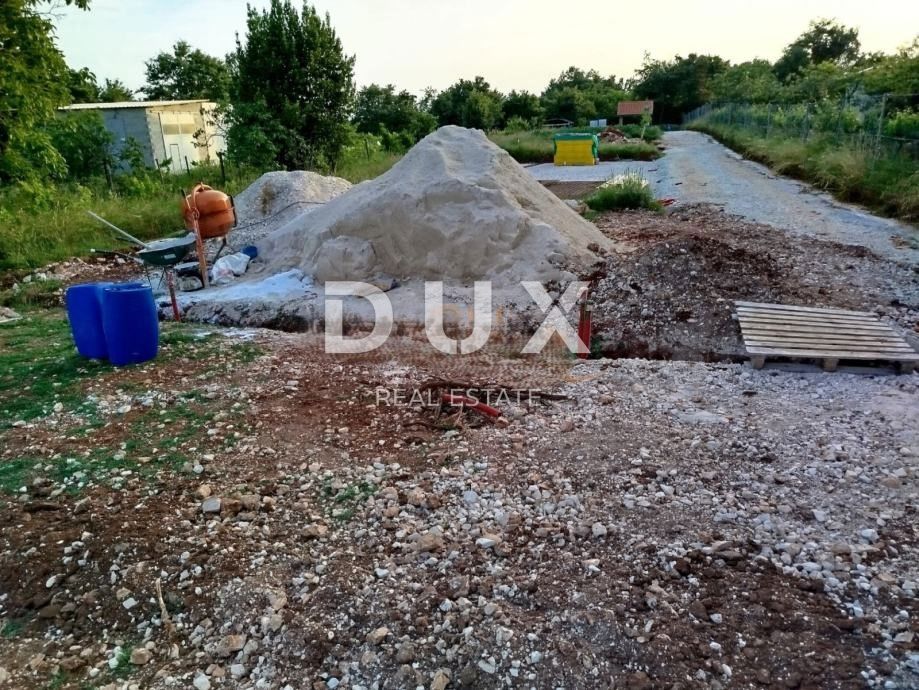ISTRIA, ŽMINJ - Terreno con permesso e costruzione iniziata