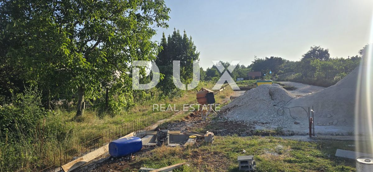 ISTRIA, ŽMINJ - Terreno con permesso e costruzione iniziata