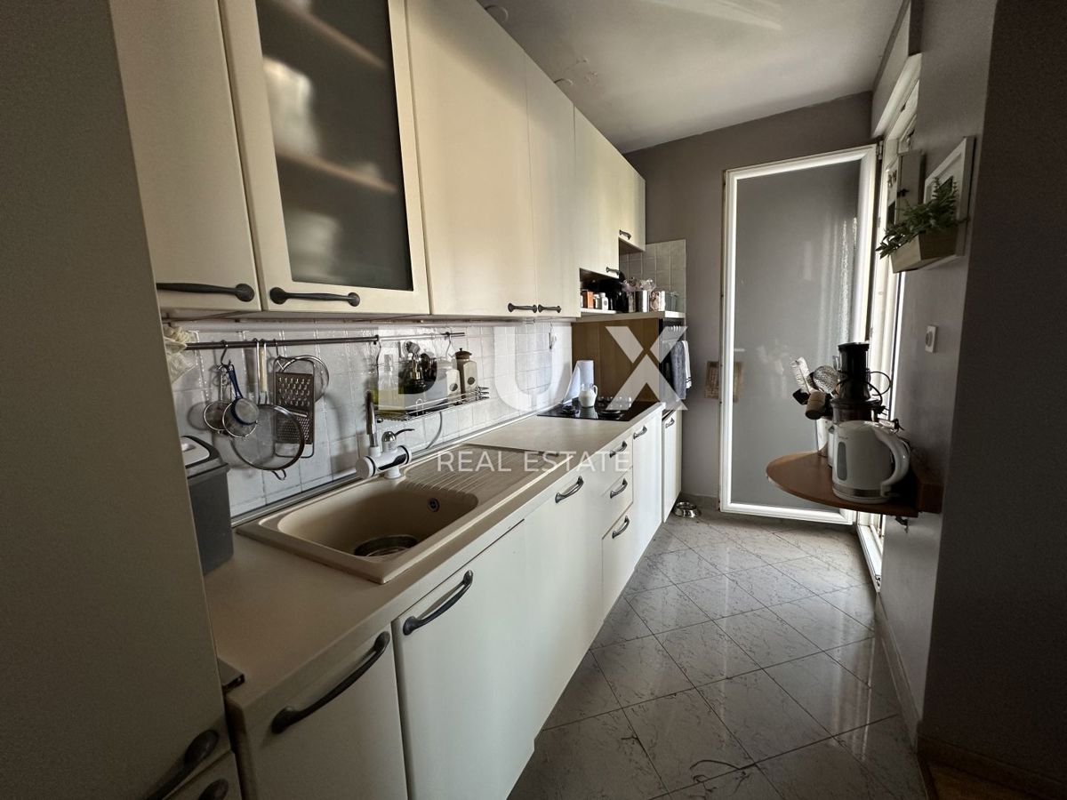 ZADAR, BULEVAR - Appartamento arredato con due camere da letto, ottima posizione!