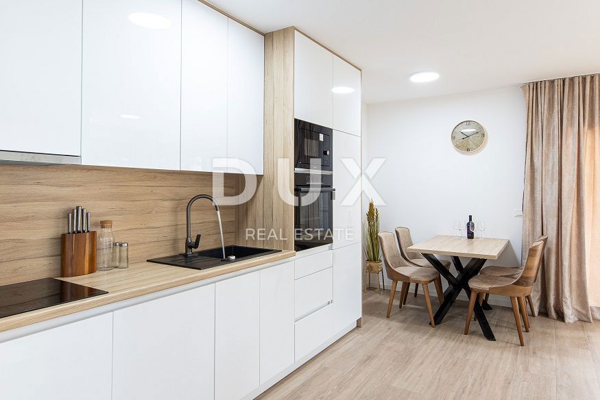 ISOLA DI PAG, POVLJANA - Appartamento 55 m2, 1a fila al mare