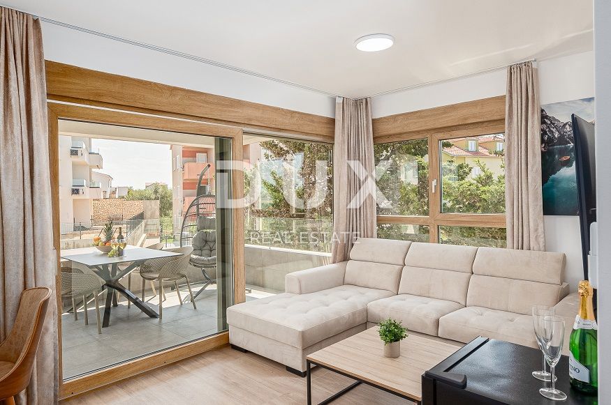 ISOLA DI PAG, POVLJANA - Appartamento 55 m2, 1a fila al mare