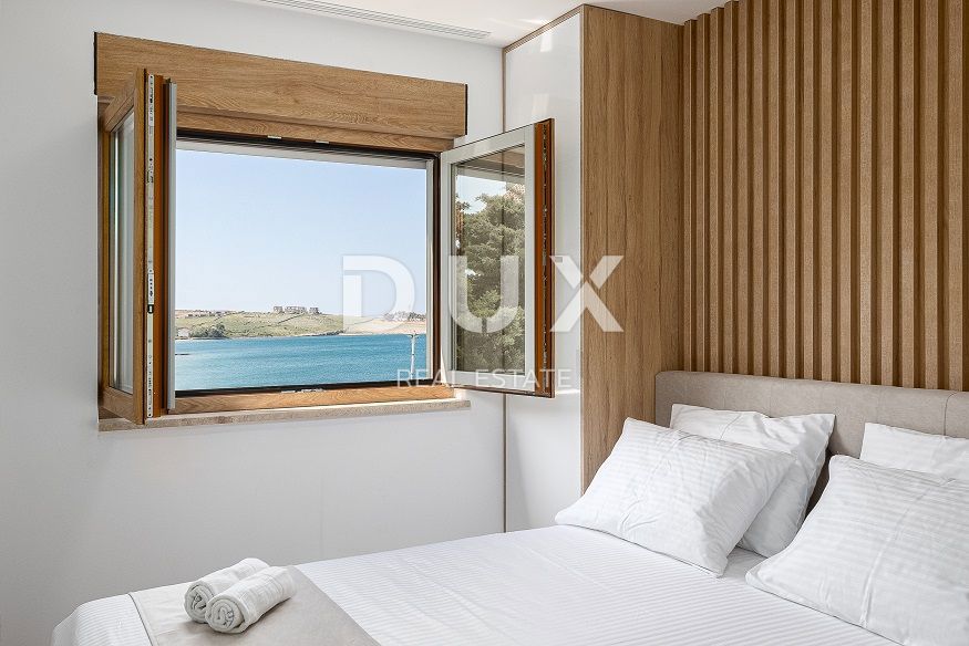 ISOLA DI PAG, POVLJANA - Appartamento 55 m2, 1a fila al mare