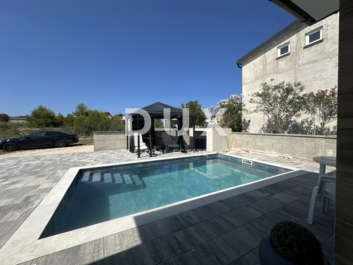 ZADAR, VIR - Moderna casa a un piano con piscina!