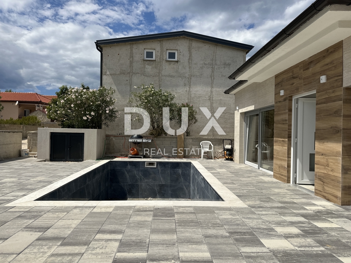 ZADAR, VIR - Moderna casa a un piano con piscina!