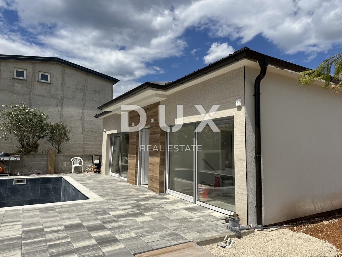 ZADAR, VIR - Moderna casa a un piano con piscina!