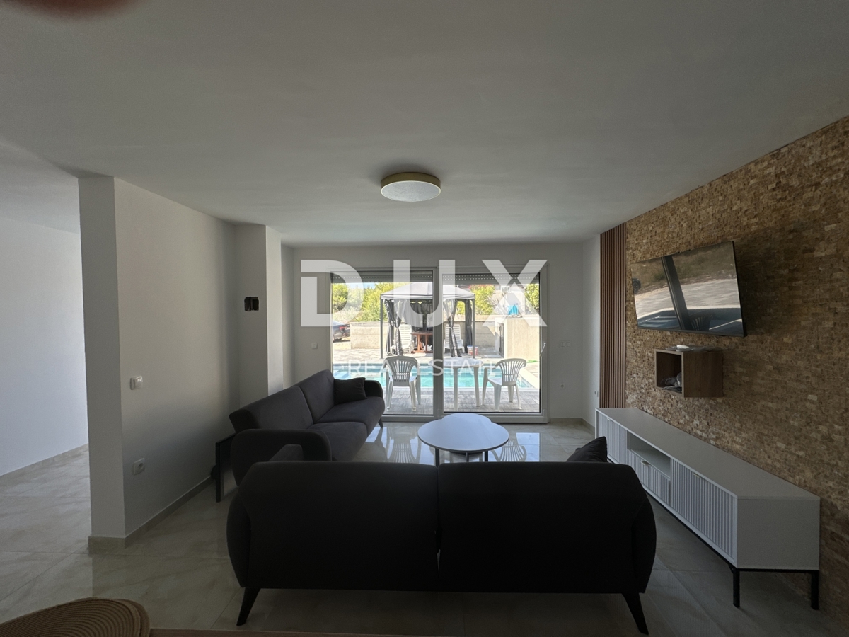 ZADAR, VIR - Moderna casa a un piano con piscina!