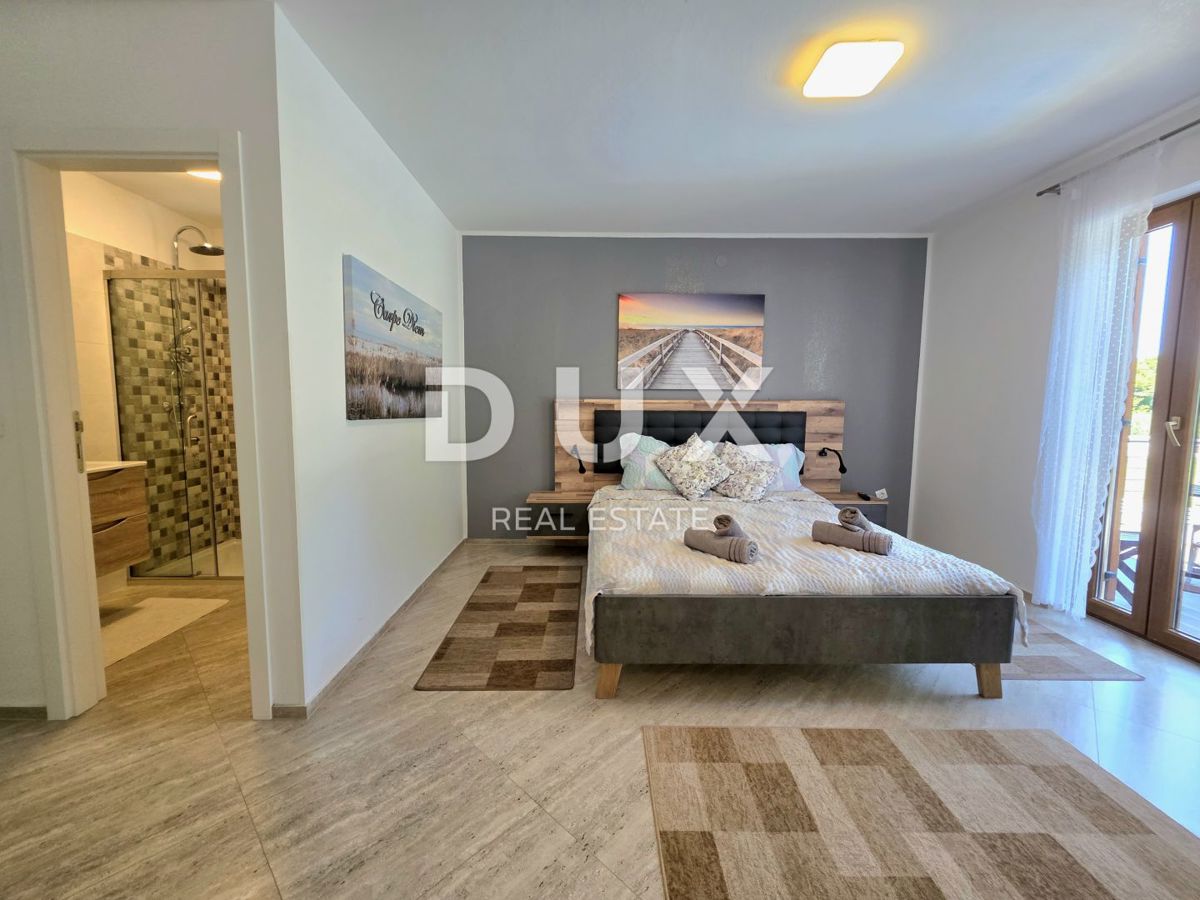 ISTRIA, VOLME - Casa bifamiliare con 4 camere da letto, piscina e giardino completamente recintato, a 300 metri dalle spiagge