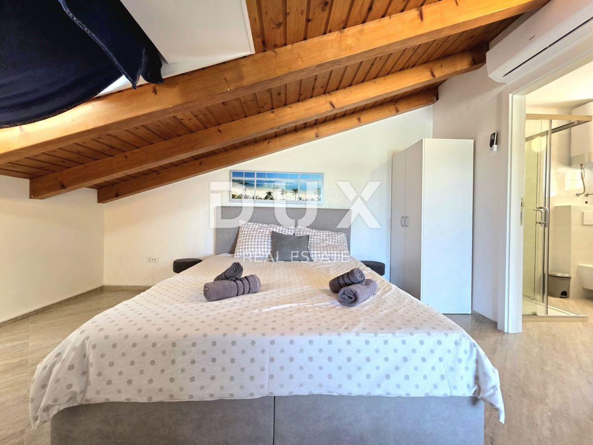 ISTRIA, VOLME - Casa bifamiliare con 4 camere da letto, piscina e giardino completamente recintato, a 300 metri dalle spiagge