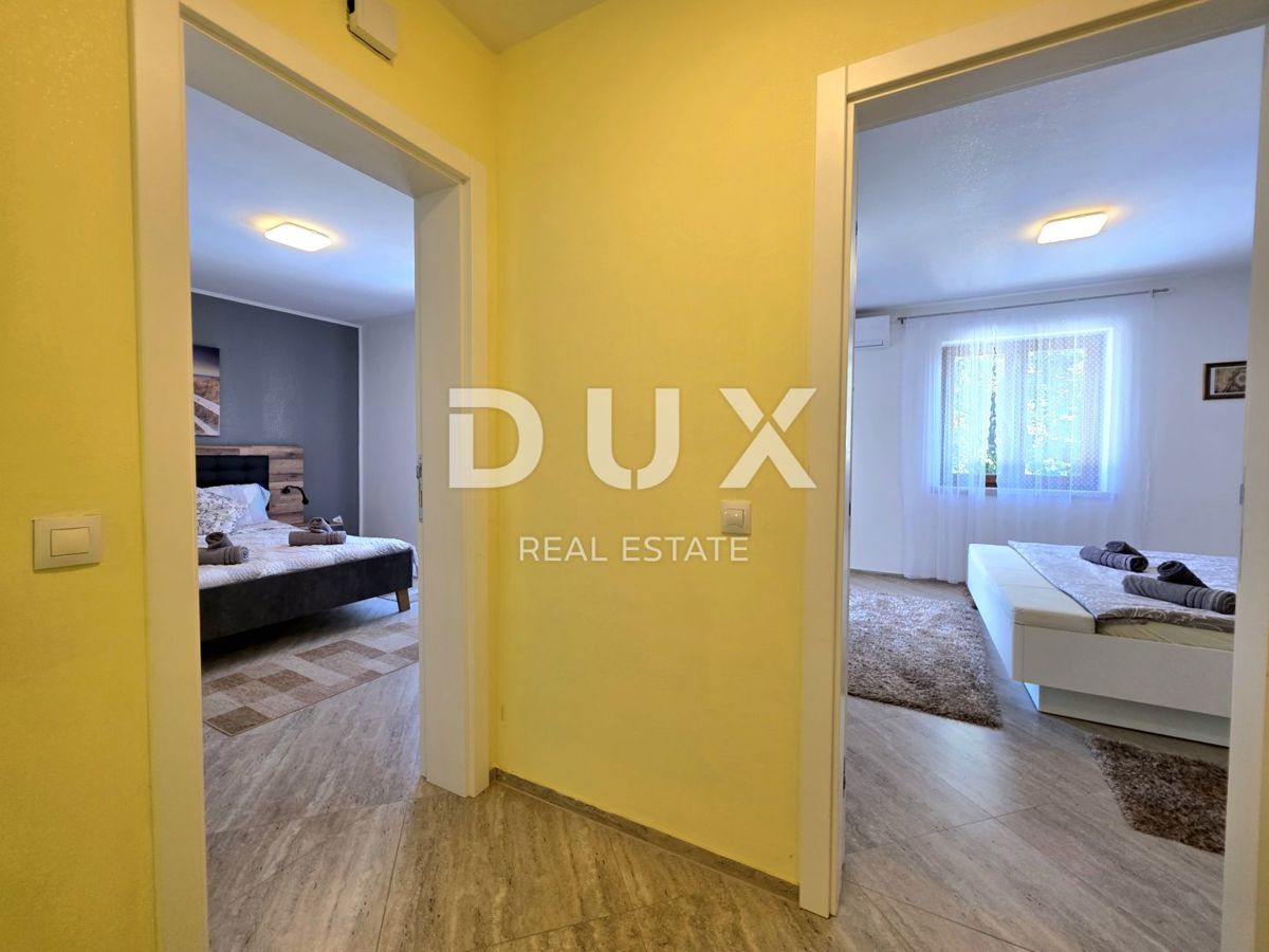ISTRIA, VOLME - Casa bifamiliare con 4 camere da letto, piscina e giardino completamente recintato, a 300 metri dalle spiagge