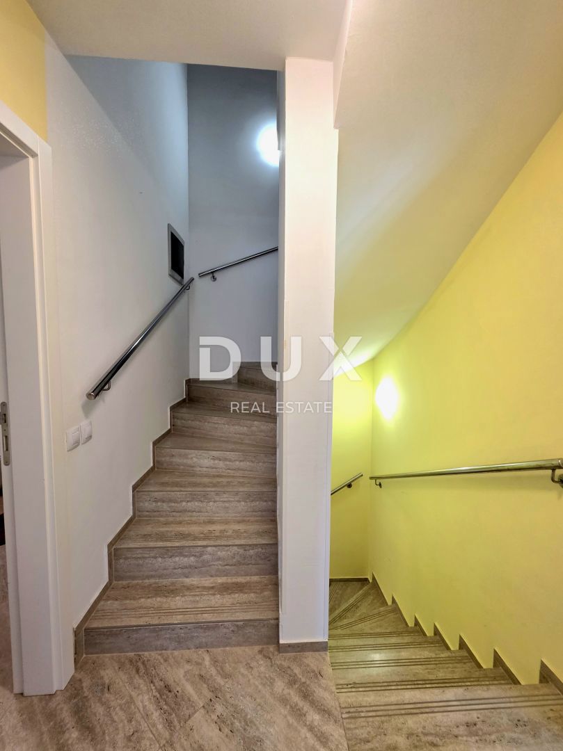 ISTRIA, VOLME - Casa bifamiliare con 4 camere da letto, piscina e giardino completamente recintato, a 300 metri dalle spiagge