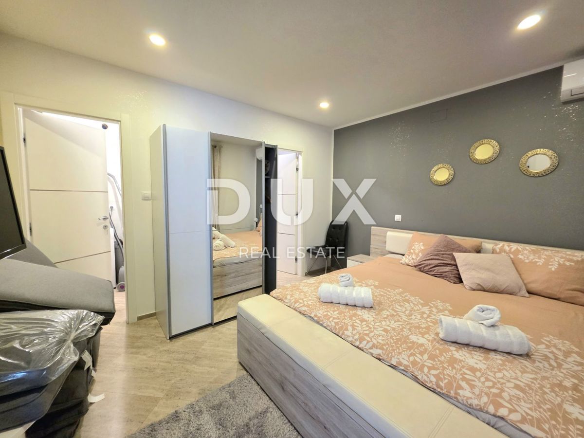 ISTRIA, VOLME - Casa bifamiliare con 4 camere da letto, piscina e giardino completamente recintato, a 300 metri dalle spiagge