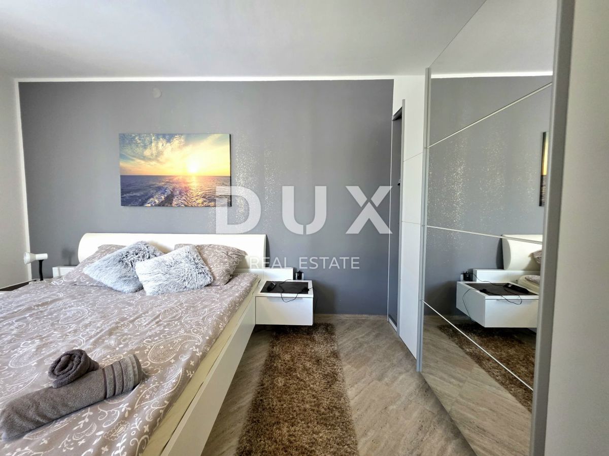 ISTRIA, VOLME - Casa bifamiliare con 4 camere da letto, piscina e giardino completamente recintato, a 300 metri dalle spiagge
