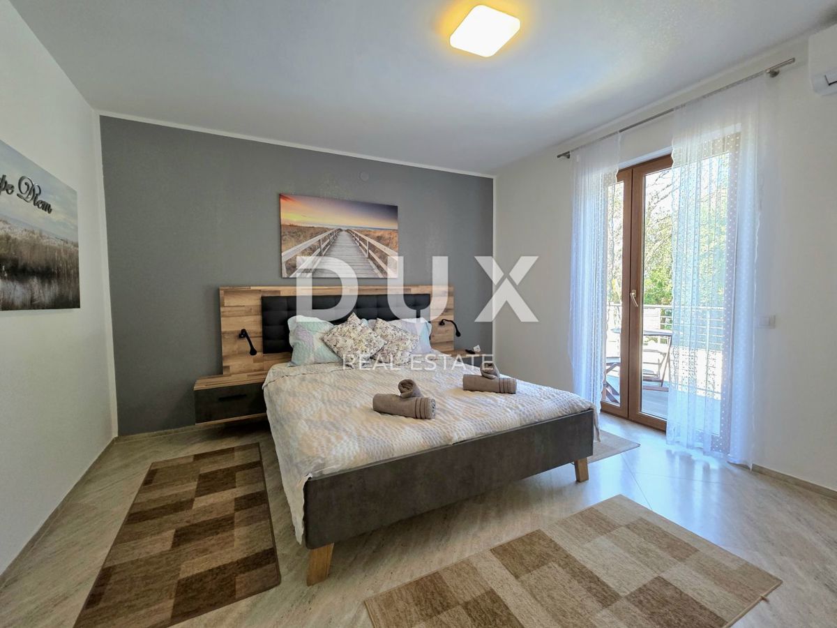 ISTRIA, VOLME - Casa bifamiliare con 4 camere da letto, piscina e giardino completamente recintato, a 300 metri dalle spiagge