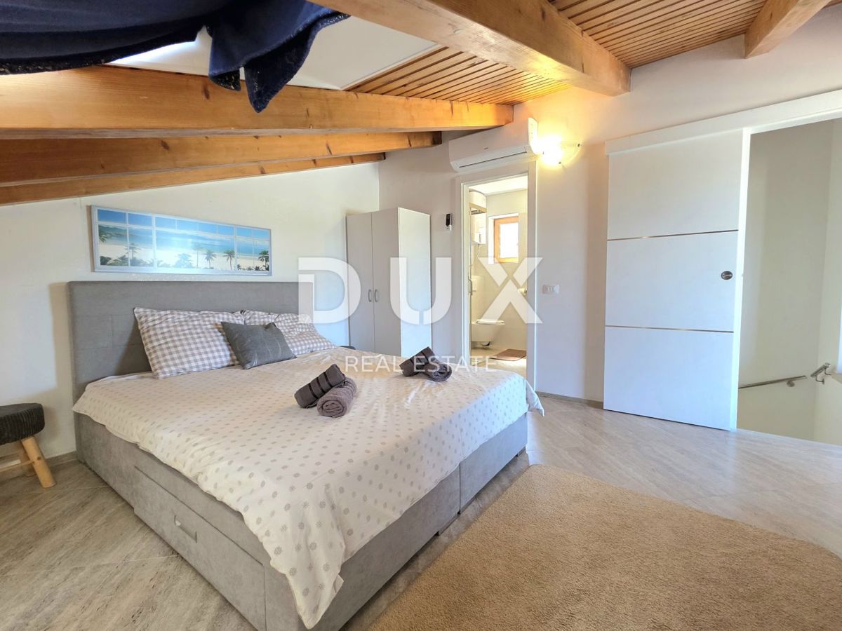 ISTRIA, VOLME - Casa bifamiliare con 4 camere da letto, piscina e giardino completamente recintato, a 300 metri dalle spiagge