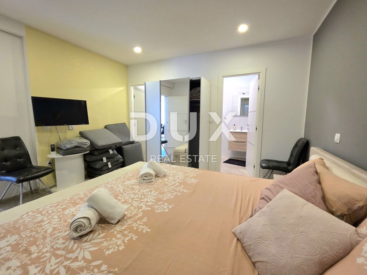 ISTRIA, VOLME - Casa bifamiliare con 4 camere da letto, piscina e giardino completamente recintato, a 300 metri dalle spiagge