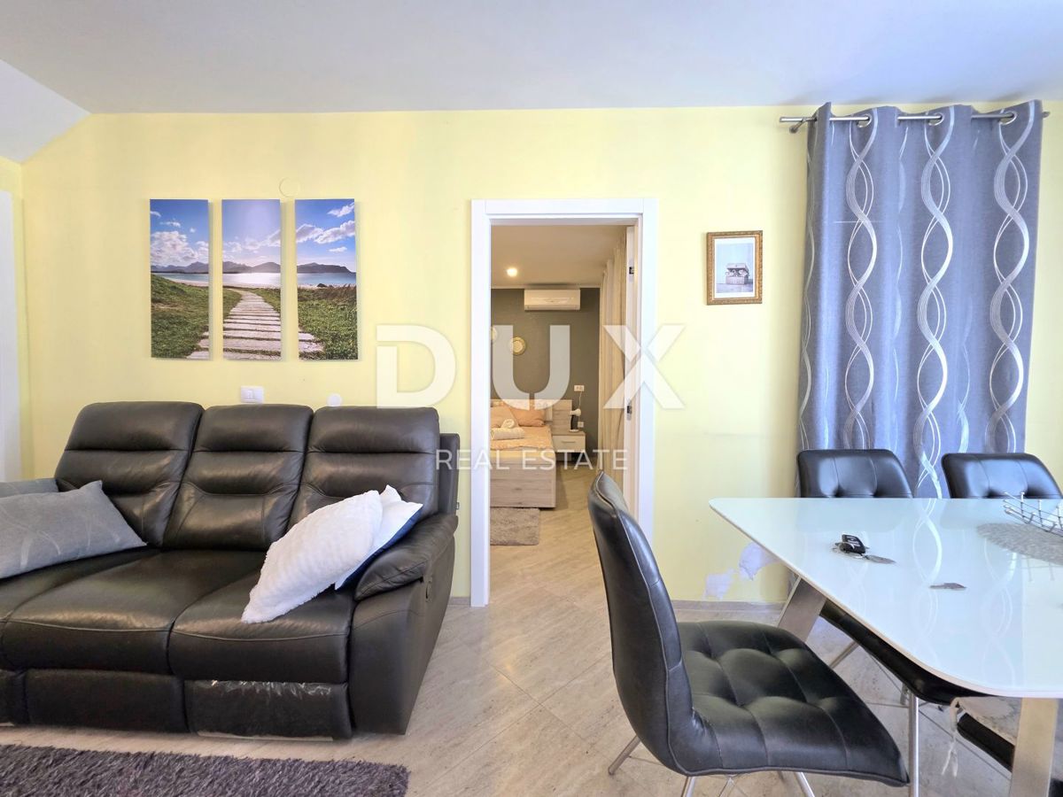 ISTRIA, VOLME - Casa bifamiliare con 4 camere da letto, piscina e giardino completamente recintato, a 300 metri dalle spiagge
