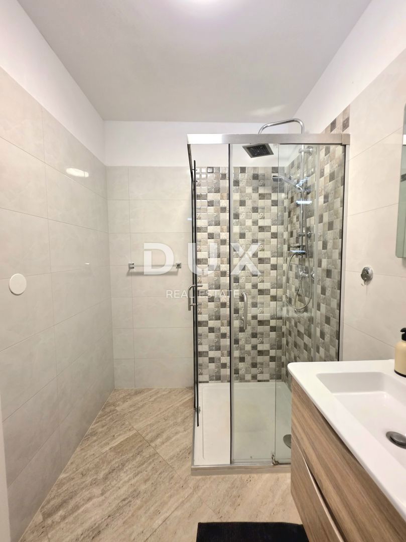 ISTRIA, VOLME - Casa bifamiliare con 4 camere da letto, piscina e giardino completamente recintato, a 300 metri dalle spiagge