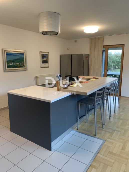 ZAGABRIA, NOVI ZAGREB - casa a basso consumo energetico con ampio terreno e impianto solare