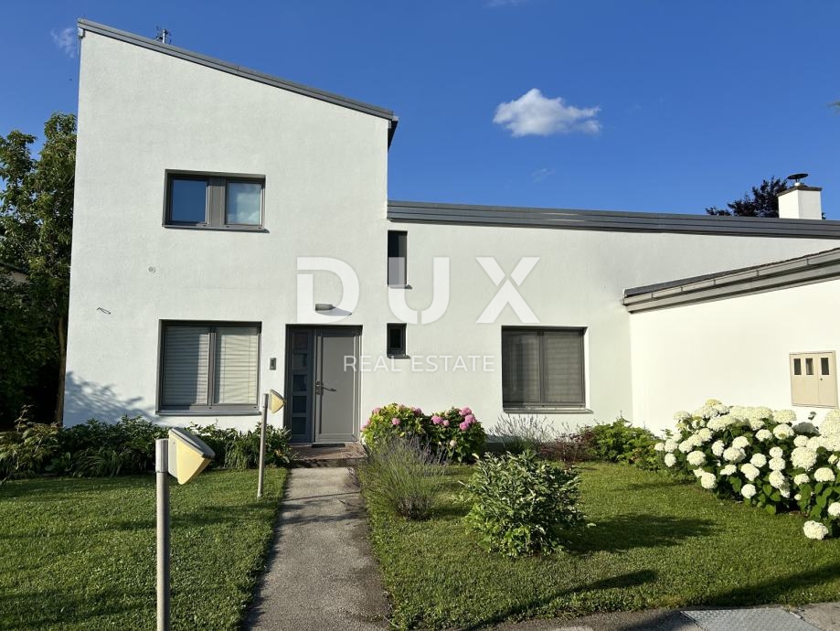 ZAGABRIA, NOVI ZAGREB - casa a basso consumo energetico con ampio terreno e impianto solare