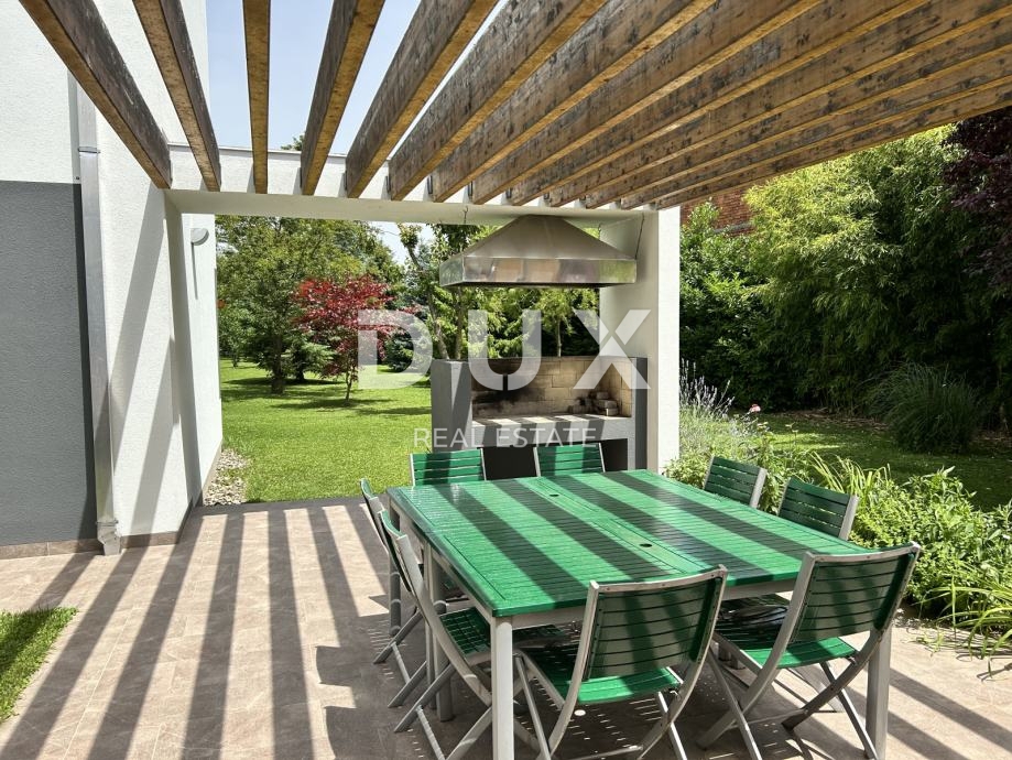 ZAGABRIA, NOVI ZAGREB - casa a basso consumo energetico con ampio terreno e impianto solare