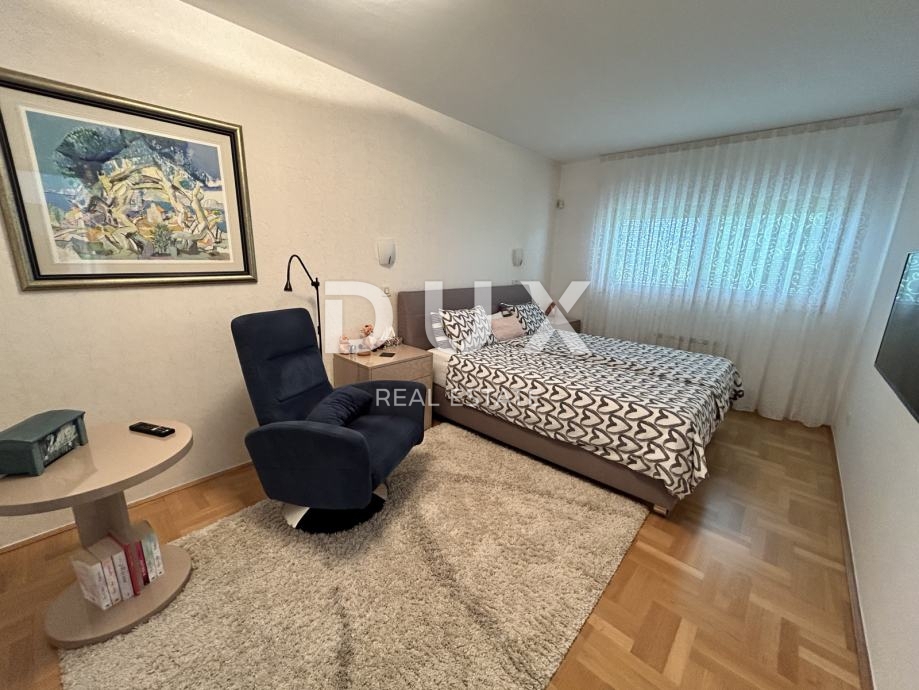 ZAGABRIA, NOVI ZAGREB - casa a basso consumo energetico con ampio terreno e impianto solare