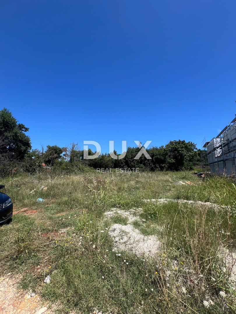 ISTRIA, LOBORIKA - Terreno edificabile con acqua ed elettricità adiacenti al lotto!