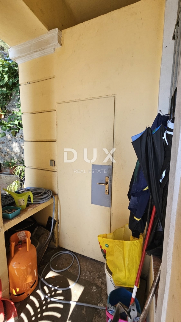 ABBAZIA - Spazioso appartamento con vista in una villa in stile Liberty con molto potenziale, 152 m2