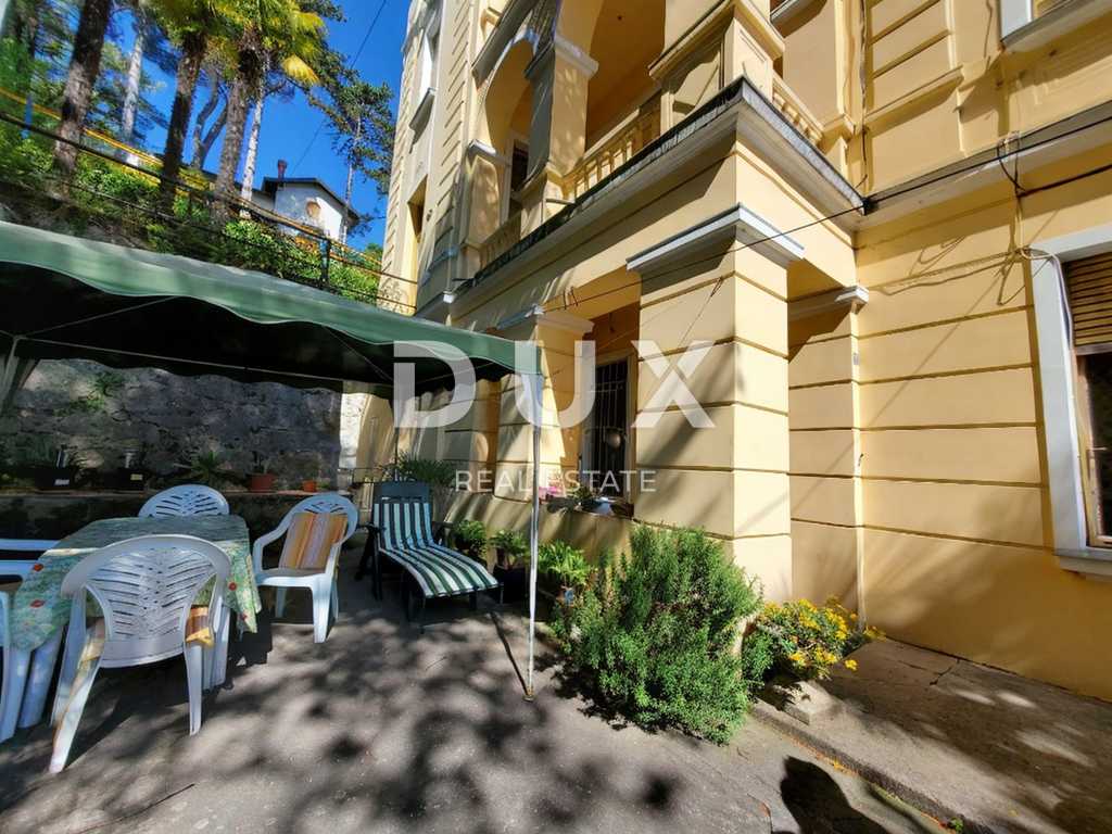 ABBAZIA - Spazioso appartamento con vista in una villa in stile Liberty con molto potenziale, 152 m2