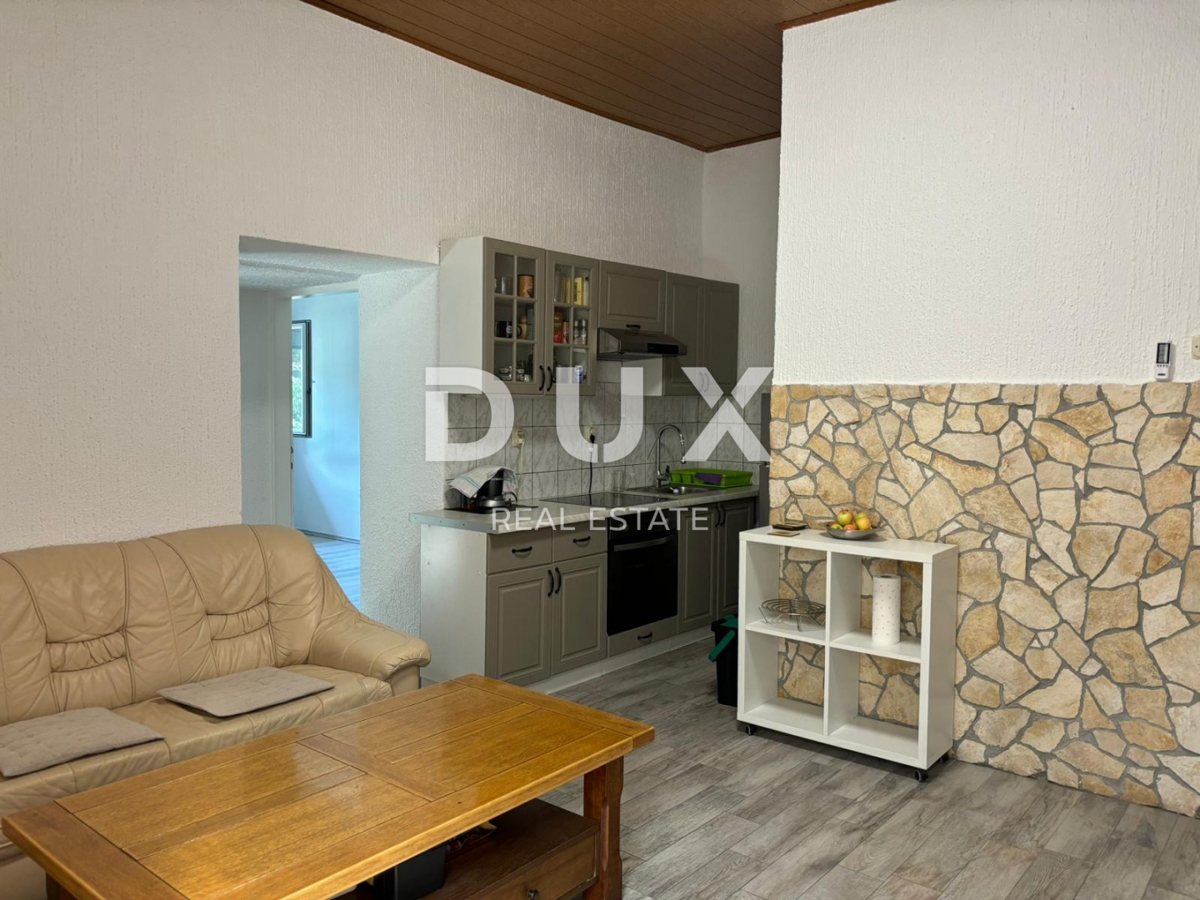 ISTRIA, POLA - Due appartamenti in una posizione ricercata vicino al mare!