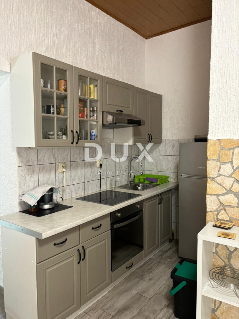 ISTRIA, POLA - Due appartamenti in una posizione ricercata vicino al mare!