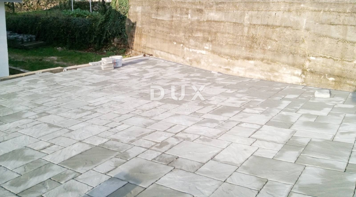 RIJEKA, VIŠKOVO - casa indipendente con due appartamenti separati e un ampio giardino! OCCASIONE!