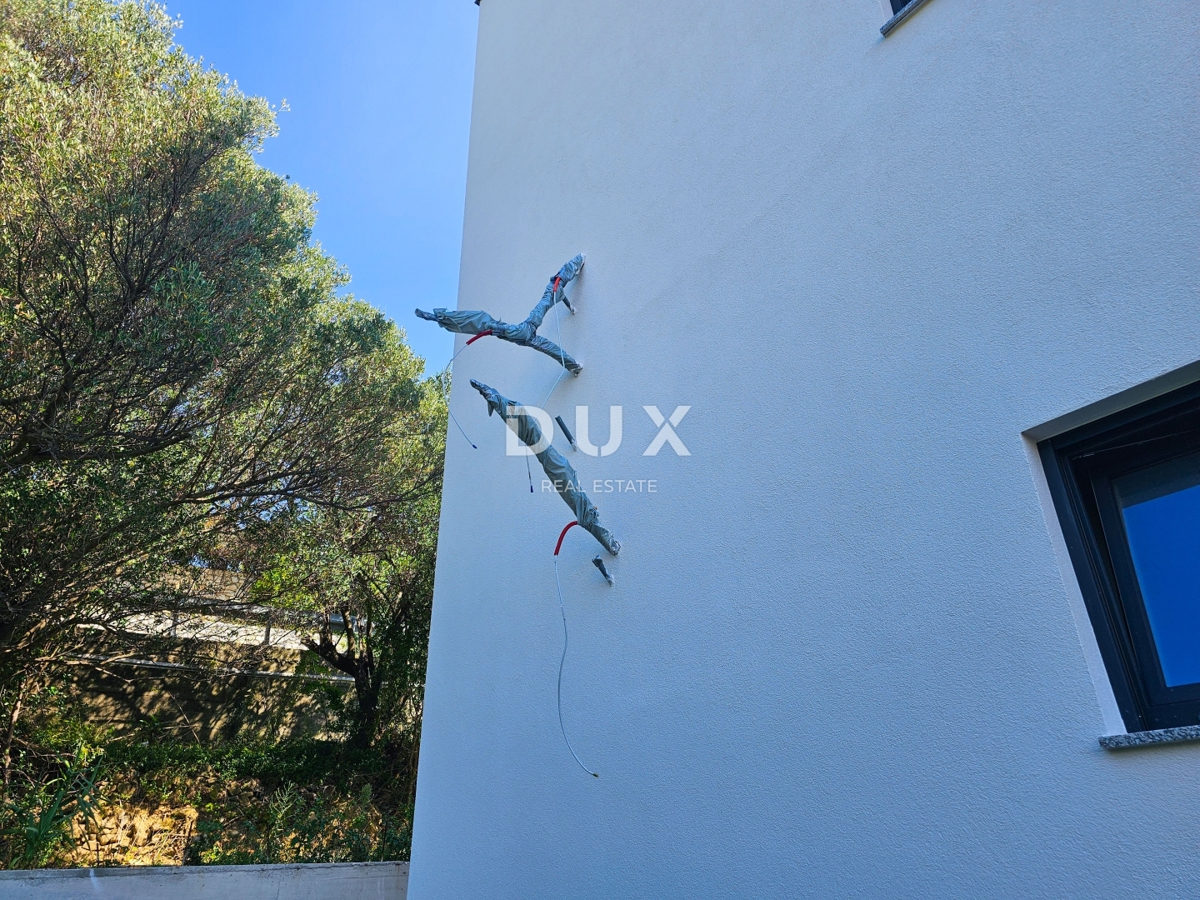 ISOLA DI RAB, BANJOL - Appartamento al piano terra con giardino e 2 posti auto, a SOLI 100 m dal mare!