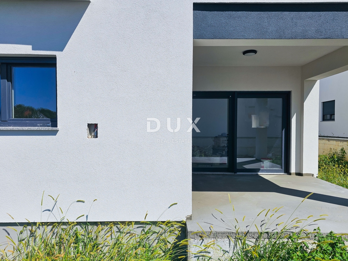 ISOLA DI RAB, BANJOL - Appartamento al piano terra con giardino e 2 posti auto, a SOLI 100 m dal mare!